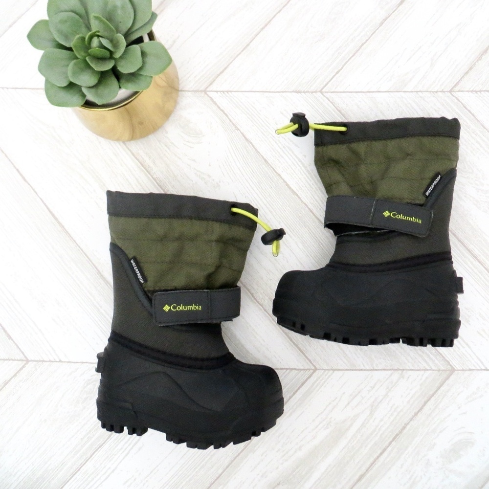 Columbia Kids Boots in Olive and Black
